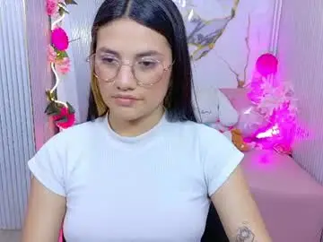 Chaturbate Live Sex Cam of chiara_tay