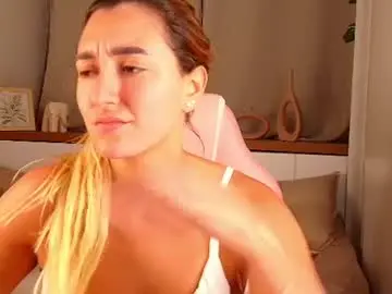 Chaturbate Live Sex Cam of luna_velvvet