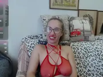 Chaturbate Live Sex Cam of squirtyeleanor