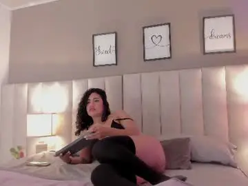 Chaturbate Free Porn Cam of kiara_kismet9