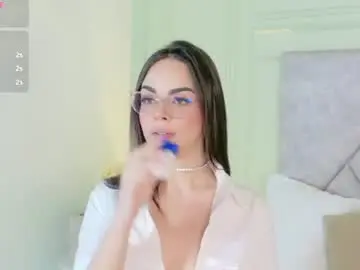 Chaturbate Live Sex Cam of maddisonevanns