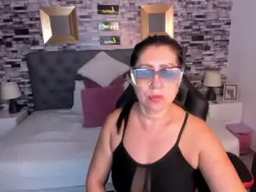 Chaturbate Live Sex of yeseniaa_25