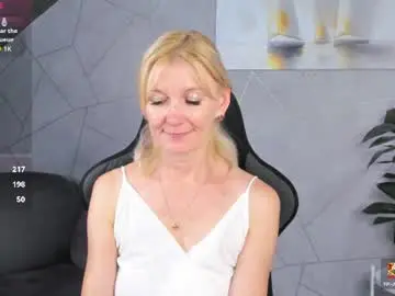 Chaturbate Live Sex Cam of julie_lucasss