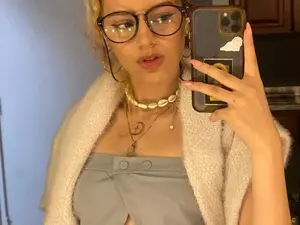 Myfreecams Live Sex of Sophiee_Turner