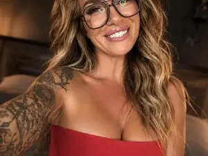 Myfreecams Nude Webcam of velvethoneyXo