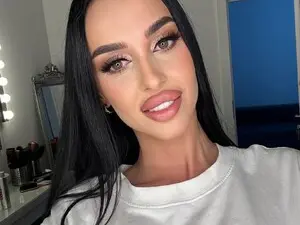 Myfreecams Adult Webcam of KairaAndrews