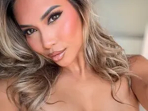 Myfreecams Live Sex Cam of ExoticLILYxo