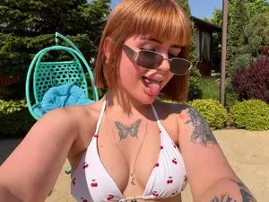 Myfreecams Live Sex Cam of VelvetEmber
