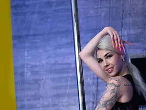 Myfreecams Free Live Porn of SarahStrip