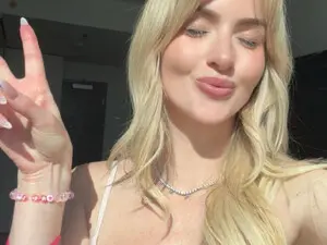 Myfreecams Sex Cam of Luna_Faye_