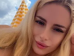 Myfreecams Live Sex Cam of ChristiHanson