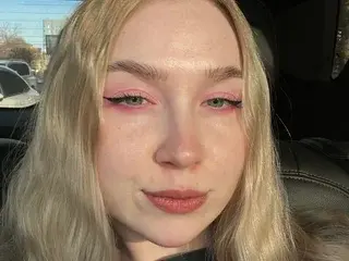 Streamate Free Live Porn of Lily_Flower69