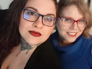Streamate Free Live Porn of mistressmara_sumleah_bdsm