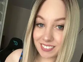 Streamate Nude Webcam of Luna_Gaze