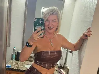 Streamate Live Sex Cam of Prettypetunia52