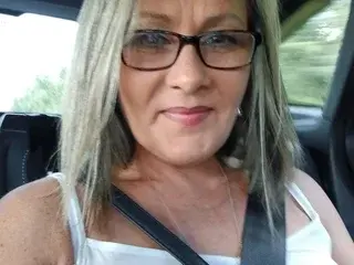 Streamate Sex Chat of IrishMilfRoxie34dd