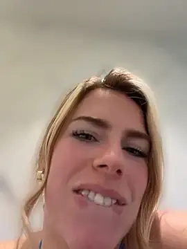 Stripchat Live Sex Cam of oliviafranciis