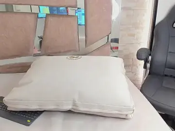 Stripchat Free Porn Cam of cristine_colins