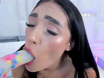 Stripchat Nude Webcam of isabellajons