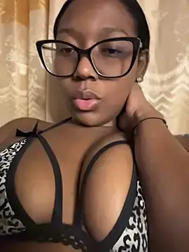 Stripchat Live Sex Cam of chell_iivy