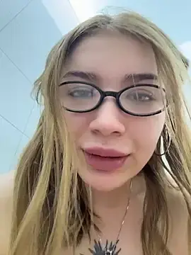 Stripchat Sex Cam of FlashTitsRoyal