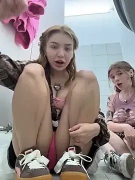 Stripchat Free Porn Cam of FlashTitsRoyal