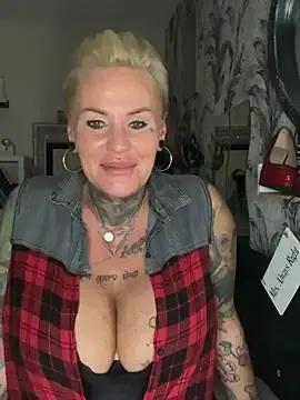 Stripchat Private Sex Chat of InkedMissLaBaehm
