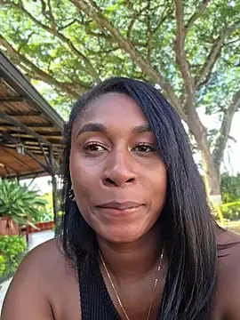 Stripchat Sex Cam of HanaThompson