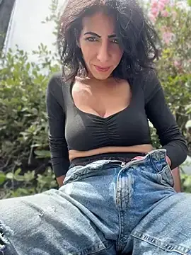Stripchat Live Sex of Yasmiinee