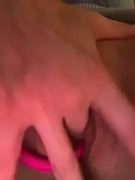 Stripchat Watch Live Sex Cams of Holly_Play
