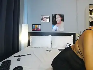 Stripchat Free Porn Cam of Hotbeebee