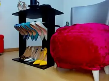 Stripchat Live Sex of caroline_host