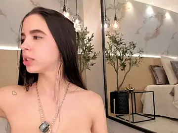 Stripchat Live Sex Cam of SolAvelar