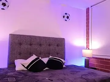 Stripchat Live Porn of mandi4pole_