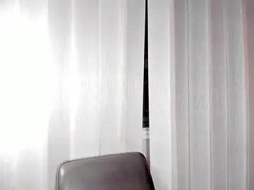 Stripchat Sex Cam of alison_ferrera_