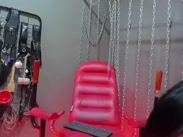 Stripchat Live Sex Cam of ariel_bdsm