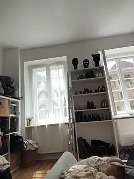 Stripchat Sex Cam of SkinnyLilly