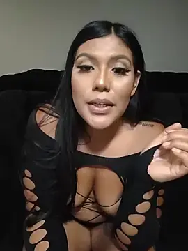 Stripchat Free Porn Cam of aleenavarro