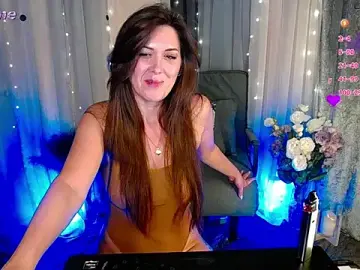 Stripchat Live Sex of -CUTE-EVIL-