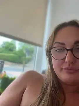Stripchat Live Sex Cam of Crystal_xox