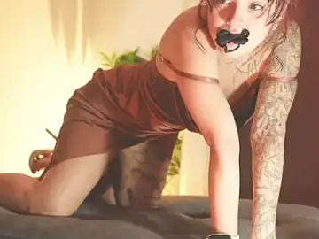 Stripchat Live Sex Cam of LorenRosse