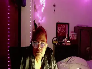 Stripchat Watch Live Sex Cams of curvy_12
