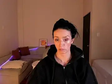 Stripchat Sex Cam of Kristen_Garner