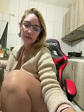Stripchat Live Porn of RAIRAsexy