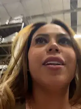 Stripchat Live Sex Cam of lariic