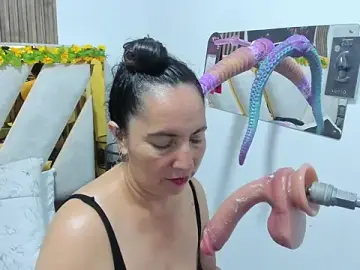 Stripchat Nude Webcam of Luna_Naughty1