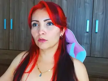 Stripchat Live Sex Cam of ivy_moons