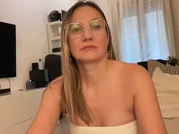 Stripchat Adult Webcam of Feyoraa