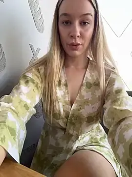 Stripchat Live Sex Cam of SashaCatt