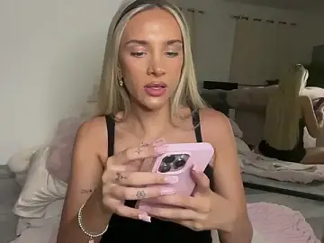 Stripchat Live Sex Cam of Naughtyblondex